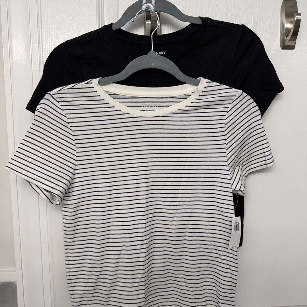 Bundle of 2 Old Navy Cropped Short Sleeve Tee